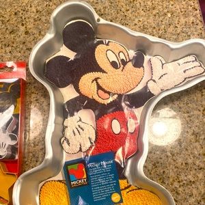 Mickey Mouse cake Wilton cake pan and cookie cutters
